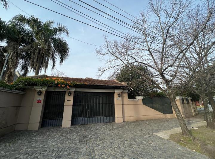 Casa · 400m² · 7 Ambientes · 3 Cocheras