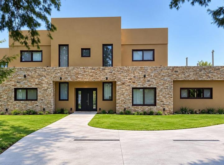 Casa · 680m² · 11 Ambientes · 4 Cocheras