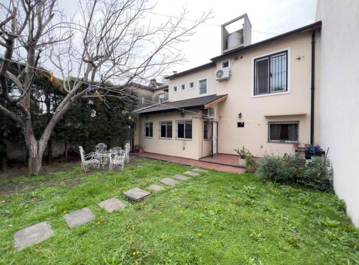Casa · 209m² · 5 Ambientes · 1 Cochera