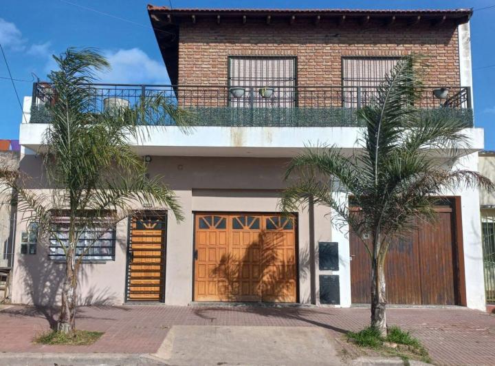 Casa · 180m² · 6 Ambientes · 1 Cochera
