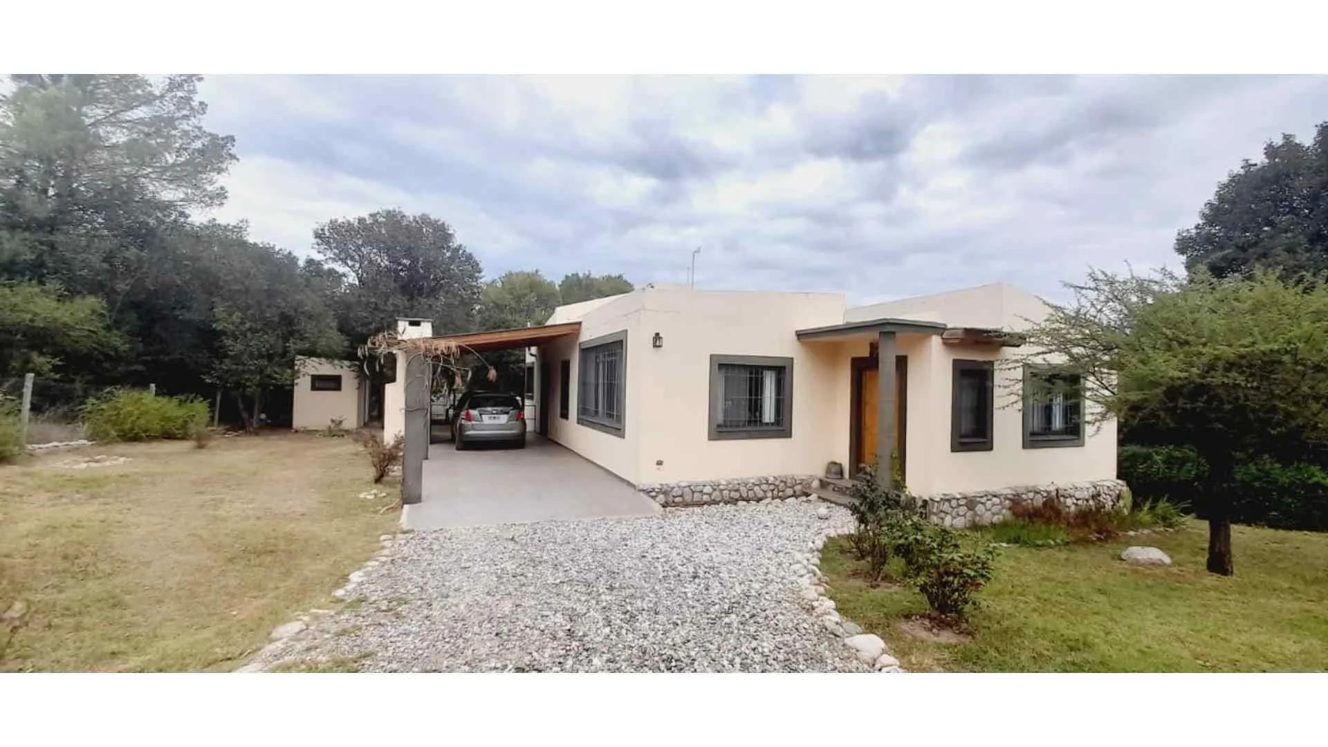 CASA AMPLIA Y MODERNA EN LOS HORNILLOS