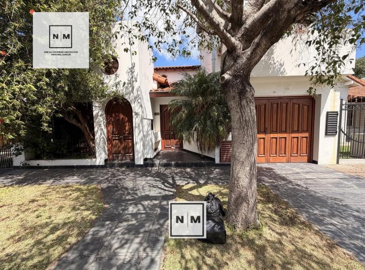Casa · 241m² · 6 Ambientes · 2 Cocheras