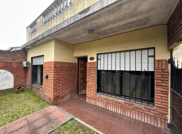 Casa · 130m² · 4 Ambientes · 3 Cocheras