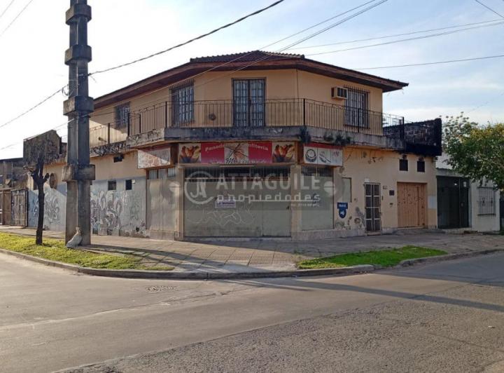 Casa · 361m² · 3 Ambientes · 1 Cochera