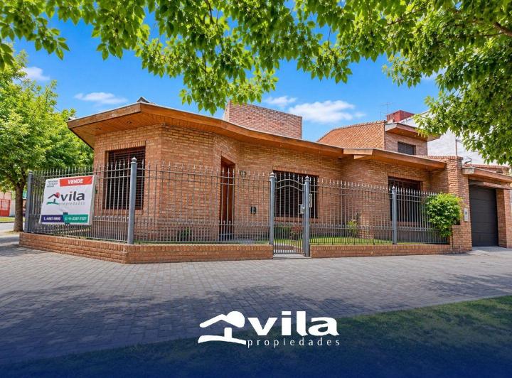 Casa · 233m² · 5 Ambientes · 1 Cochera