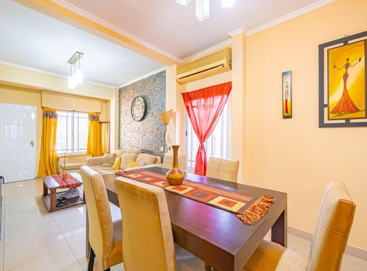Casa · 175m² · 5 Ambientes · 1 Cochera