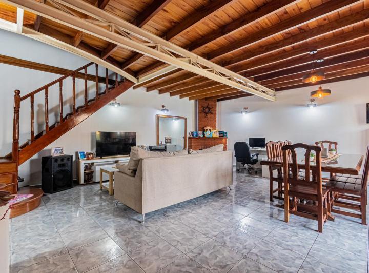 Casa · 116m² · 4 Ambientes · 1 Cochera