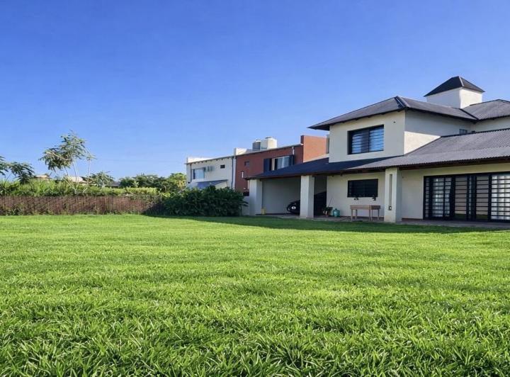 Casa · 259m² · 4 Ambientes · 2 Cocheras