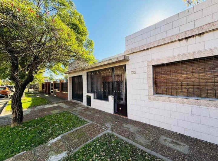Casa · 100m² · 4 Ambientes · 1 Cochera