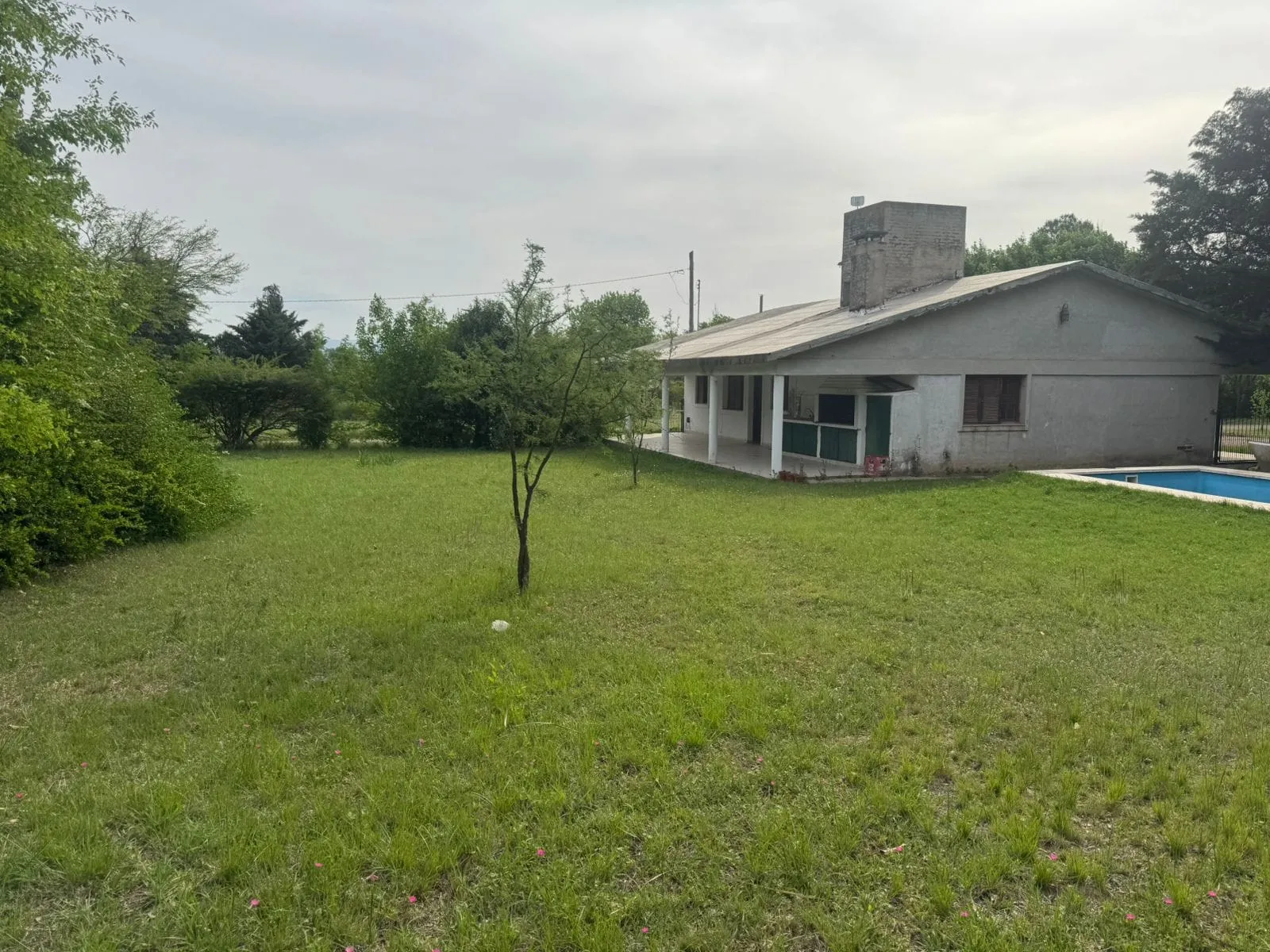 VILLA RUMIPAL - SE VENDE CASA 3 DORM CON PILETA