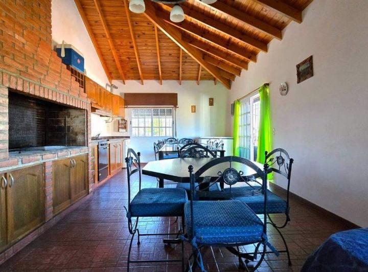 Casa · 252m² · 4 Ambientes · 2 Cocheras