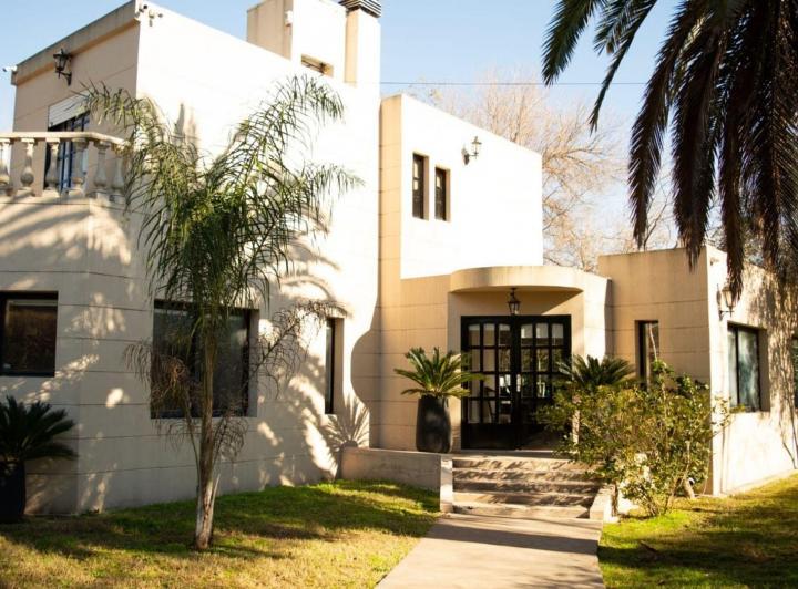Casa · 246m² · 6 Ambientes · 5 Cocheras