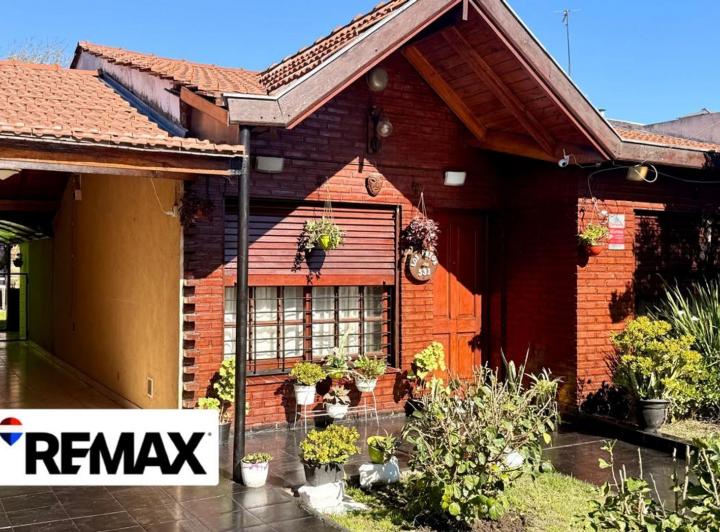 Casa · 200m² · 5 Ambientes · 2 Cocheras