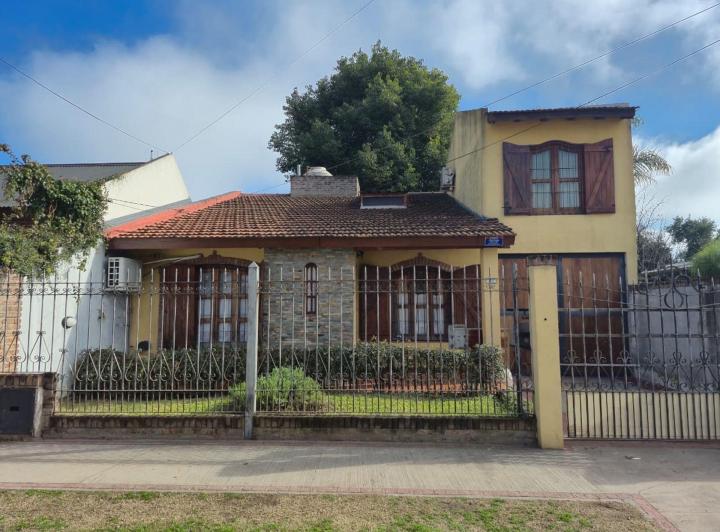 Casa · 135m² · 5 Ambientes · 2 Cocheras