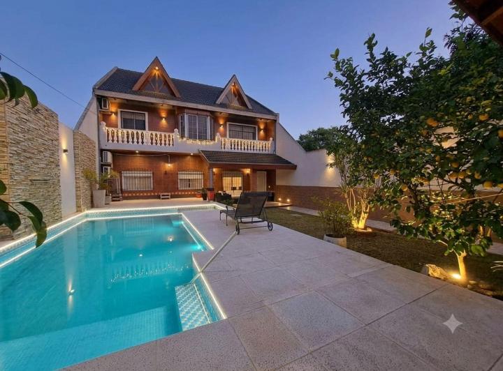 Casa · 200m² · 5 Ambientes · 1 Cochera