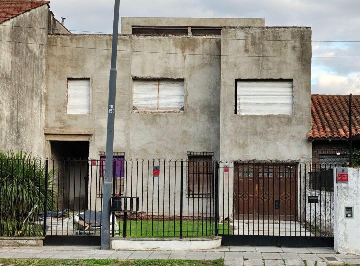 Casa · 245m² · 5 Ambientes · 1 Cochera