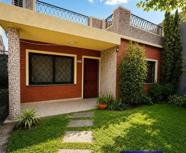 Casa · 100m² · 3 Ambientes · 2 Cocheras