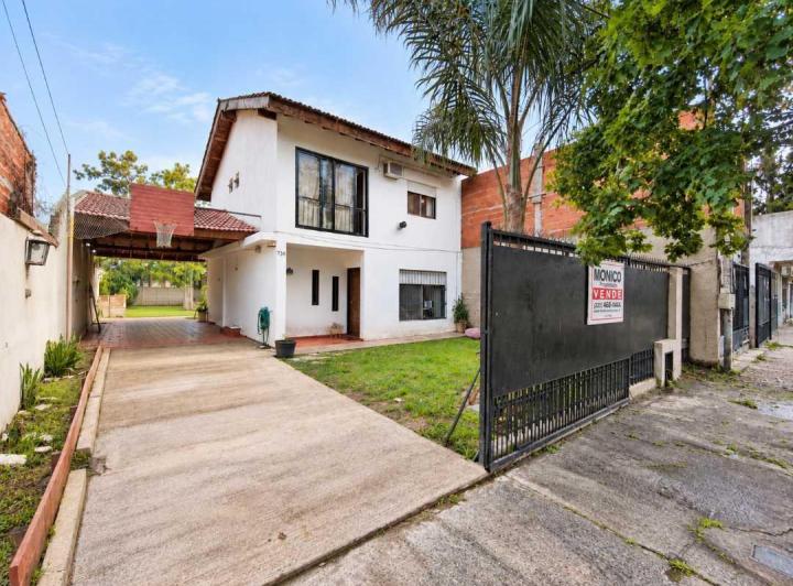 Casa · 180m² · 4 Dormitorios · 3 Cocheras