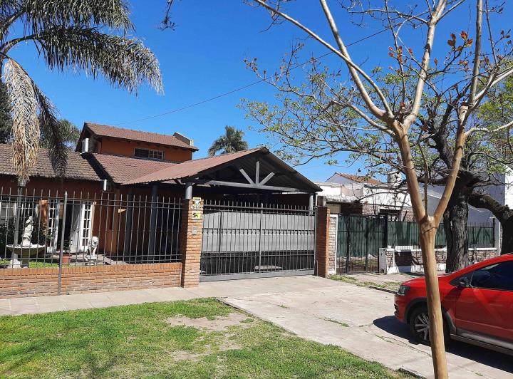 Casa · 190m² · 5 Ambientes · 2 Cocheras