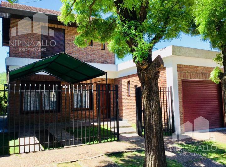 Casa · 210m² · 4 Ambientes · 1 Cochera