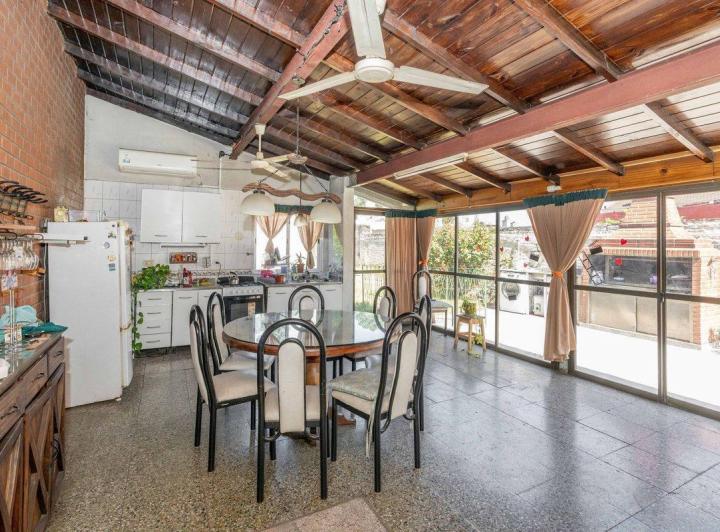 Casa · 200m² · 5 Ambientes · 1 Cochera