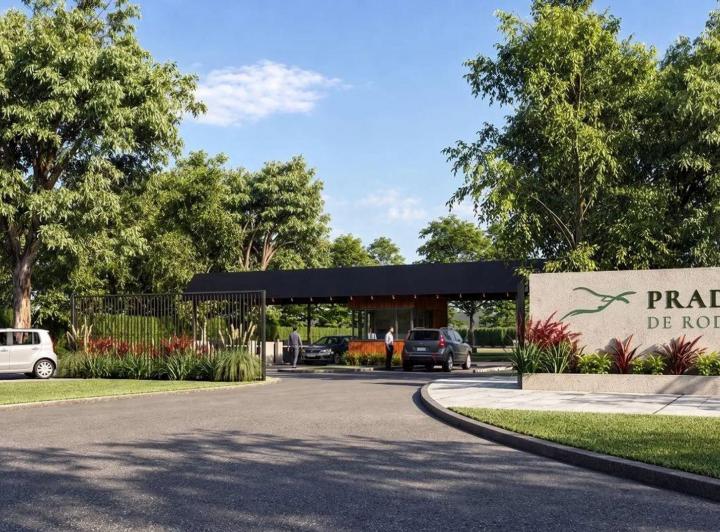 Terreno · 898m²