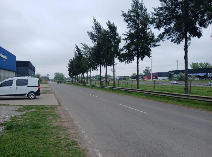 Depósito · 1500m² · 7 Ambientes · 10 Cocheras