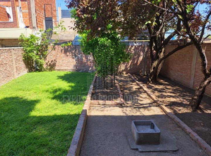 Casa · 76m² · 2 Ambientes · 1 Cochera