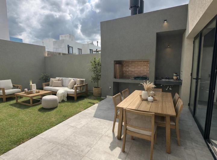 Casa · 88m² · 3 Ambientes · 2 Cocheras