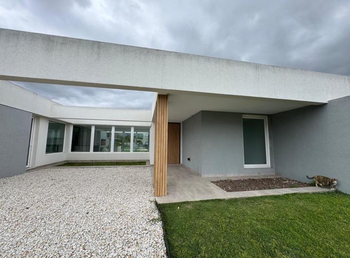 Casa · 170m² · 4 Ambientes · 1 Cochera