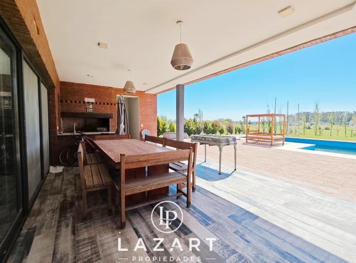 Casa · 200m² · 4 Ambientes · 4 Cocheras