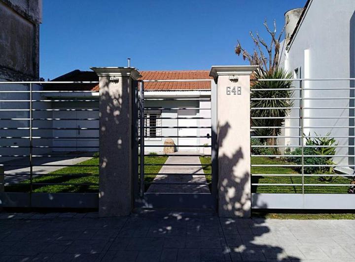 Casa · 200m² · 3 Ambientes · 2 Cocheras