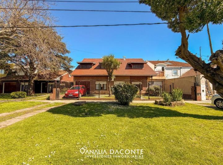 Casa · 278m² · 7 Ambientes · 2 Cocheras