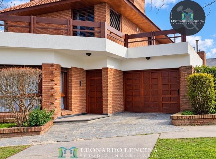 Casa · 256m² · 5 Ambientes · 3 Cocheras