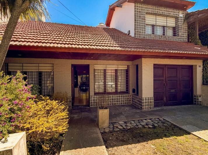 Casa · 164m² · 4 Ambientes · 2 Cocheras