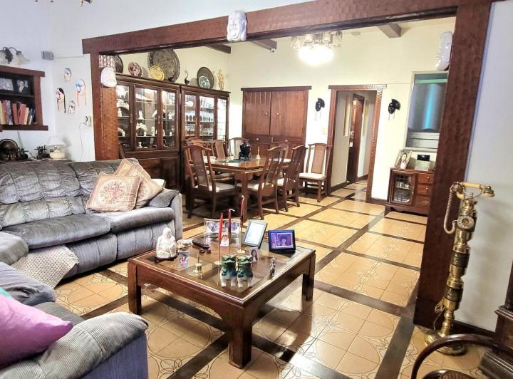 Casa · 243m² · 3 Dormitorios · 2 Cocheras
