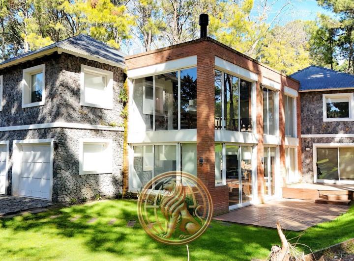 Casa · 250m² · 5 Ambientes · 1 Cochera