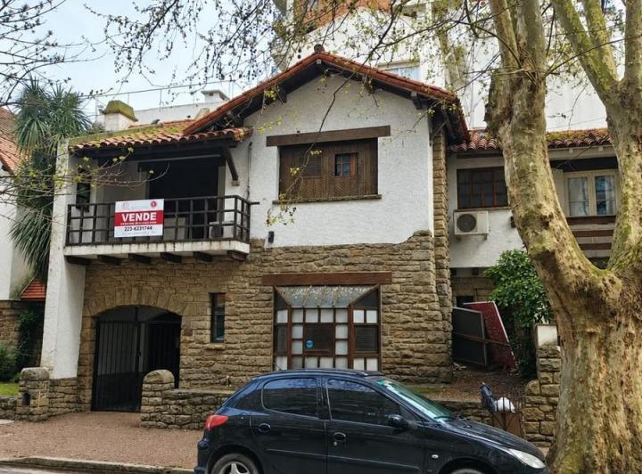 Casa · 215m² · 5 Ambientes · 1 Cochera