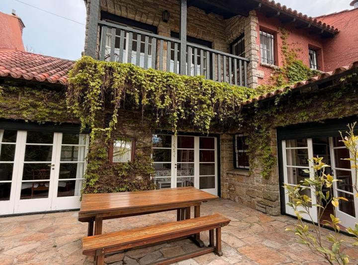 Casa · 215m² · 5 Ambientes · 2 Cocheras