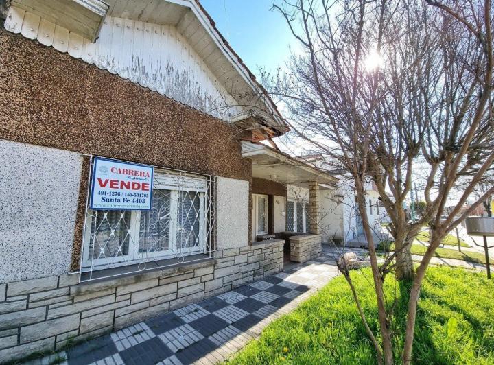 Casa · 233m² · 2 Dormitorios · 1 Cochera