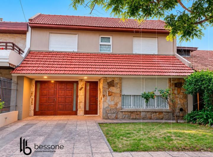 Casa · 200m² · 4 Ambientes · 1 Cochera