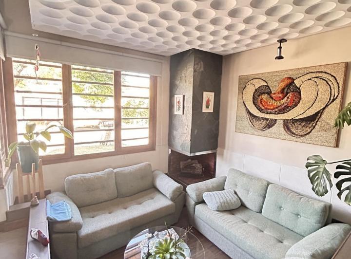 Casa · 200m² · 5 Ambientes · 1 Cochera