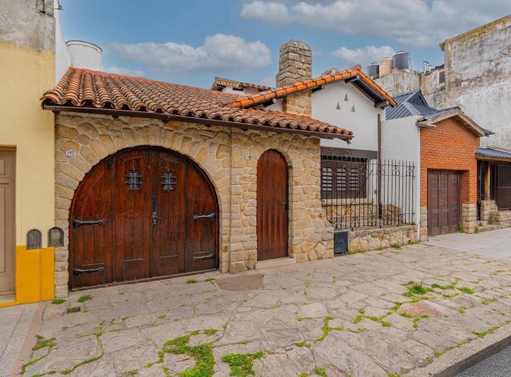 Casa · 102m² · 2 Ambientes · 1 Cochera