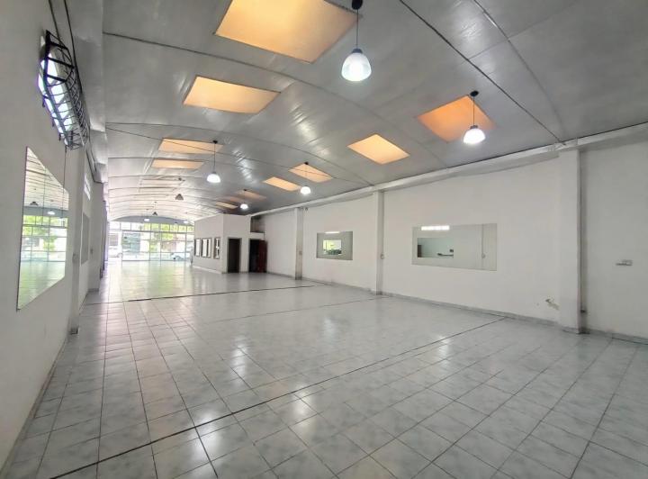 Local comercial · 312m²