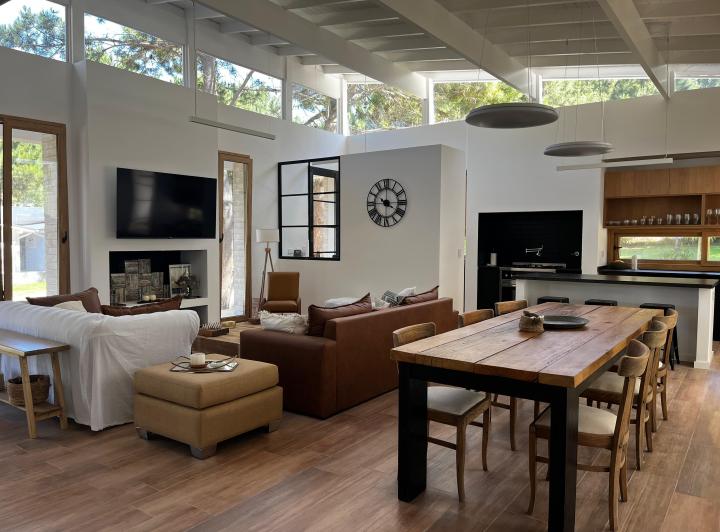 Casa · 400m² · 8 Ambientes · 4 Cocheras