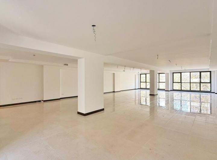Oficina comercial · 157m² · 1 Ambiente · 1 Cochera