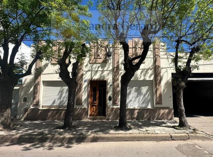 Casa · 349m² · 7 Ambientes · 5 Cocheras