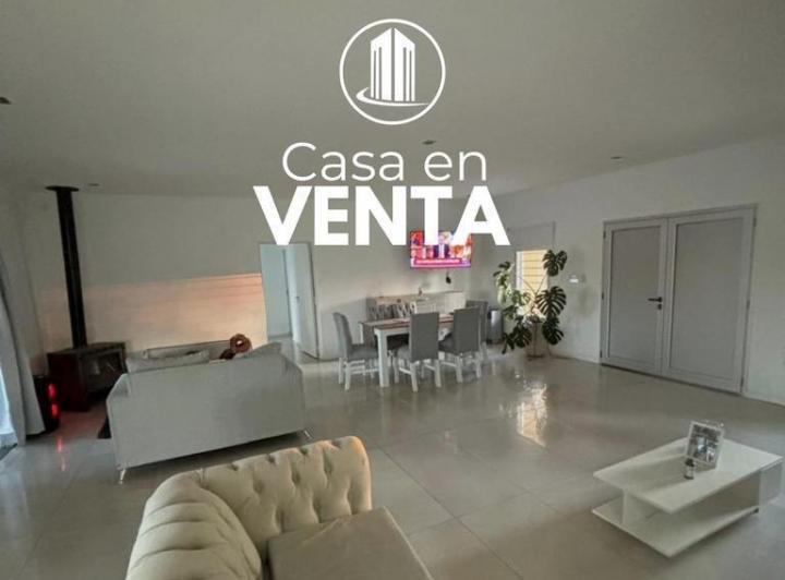 Casa · 230m² · 4 Ambientes · 1 Cochera