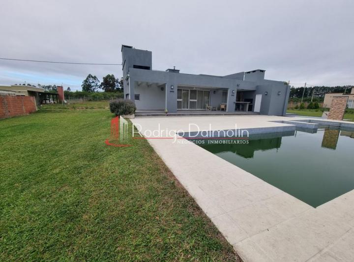 Casa · 200m² · 3 Ambientes · 2 Cocheras