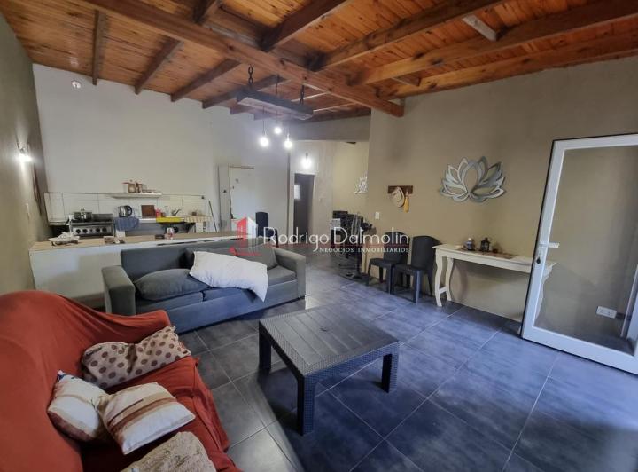 Casa · 700m² · 3 Ambientes · 2 Cocheras